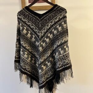 100% Alpaca Wool Alpaca Patterned Black and Gray Poncho Sweater